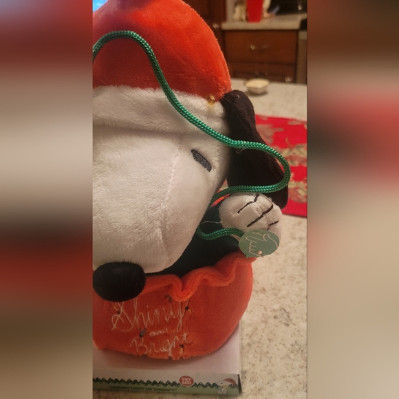 Peanuts Christmas Light up Singing Snoopy - Picture 6 of 8